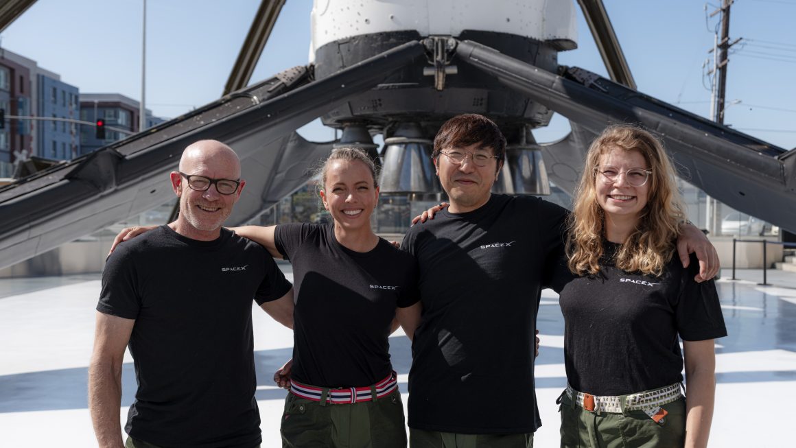 SpaceX公布首个载人极地太空飞行任务，参与者包括F2pool创始人王纯（Wang Chun）等缩略图